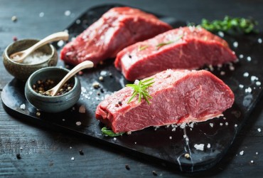 Tender,Beef,Sirloin,On,Stone,Board,With,Coarse,Sea,Salt,